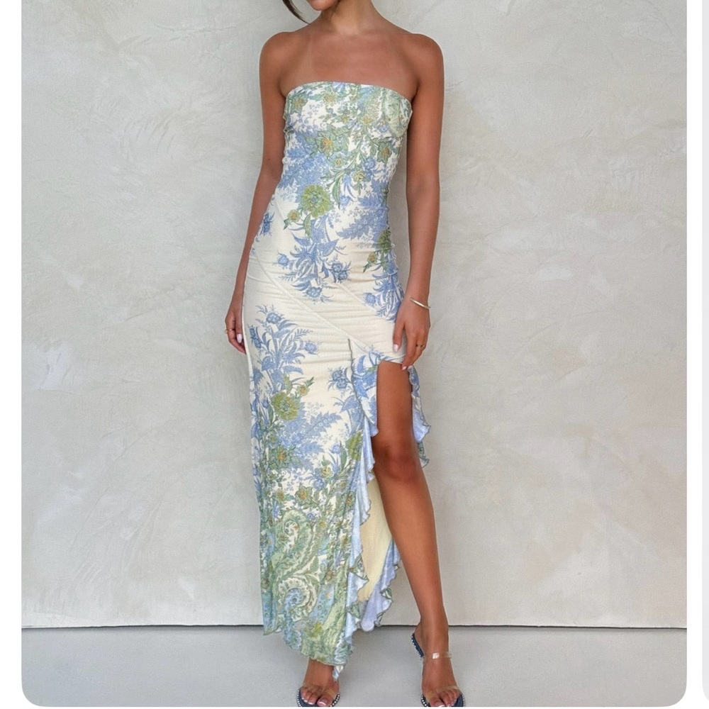 *NEVER WORN* Senna Mae strapless floral dress